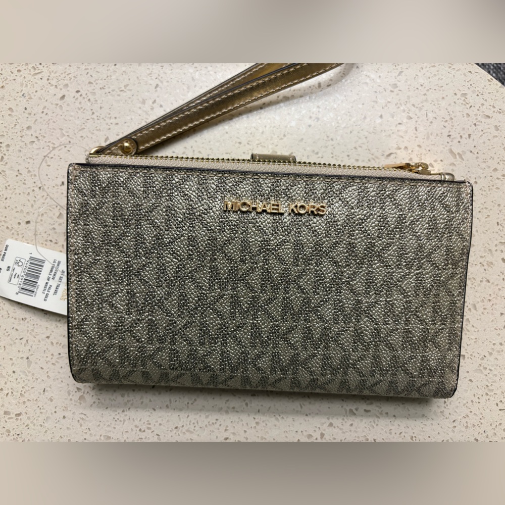 Micheal Kors Lg double Zip Wrislet 
7 3/8 in L x 4 3/8 in H x 1 in W